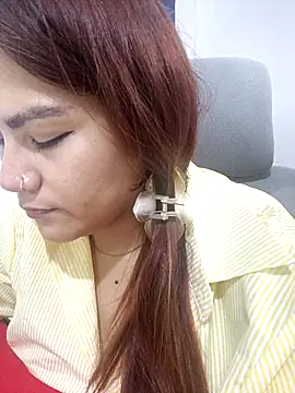 Snapshot of ZUCAAT chatting on December 2025 04:32:01 AM ZUCAAT online show from December 2025 04:32:01 AM