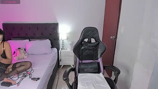 Snapshot of evelyn_23 chatting on October 2025 02:50:02 PM evelyn 23 online show from October 2025 02:50:02 PM