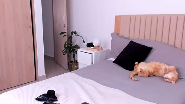 AnaHenao online show from September 2025 06:11:02 PM