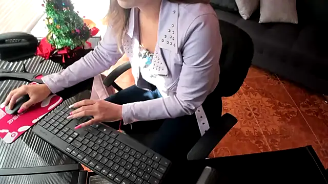 merlinaadams  online show from December 2025 02:10:02 PM