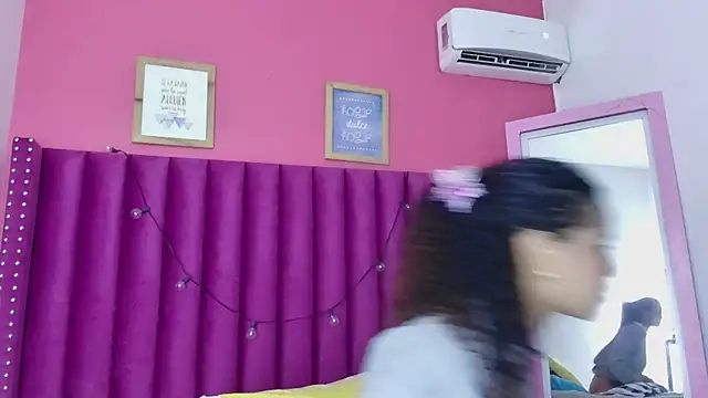 littleebonny online show from December 2025 01:04:02 PM