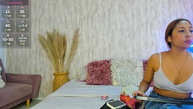 Snapshot of emily_parkerr chatting on January 2025 09:25:01 PM emily parkerr online show from January 2025 09:25:01 PM