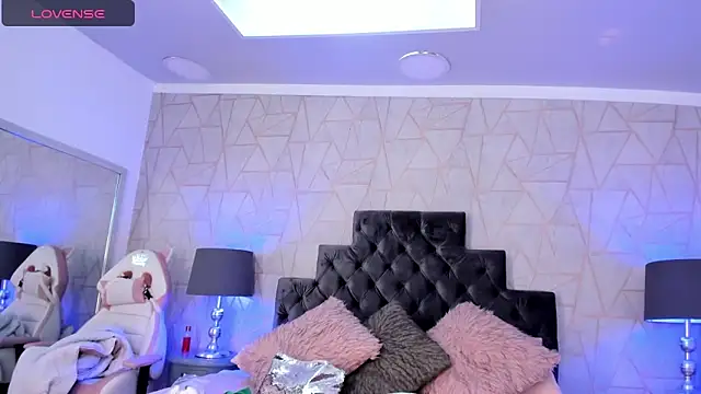 Snapshot of emily_parkerr chatting on February 2025 02:16:02 PM emily parkerr online show from February 2025 02:16:02 PM