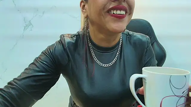 Anabella Thompson online show from May 2026 11:37:01 AM