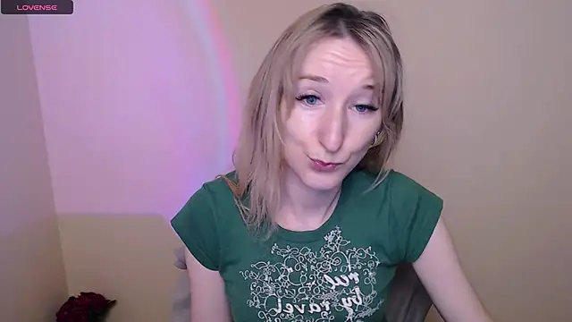 Snapshot of AmandaSell chatting on June 2026 06:59:02 AM AmandaSell online show from June 2026 06:59:02 AM