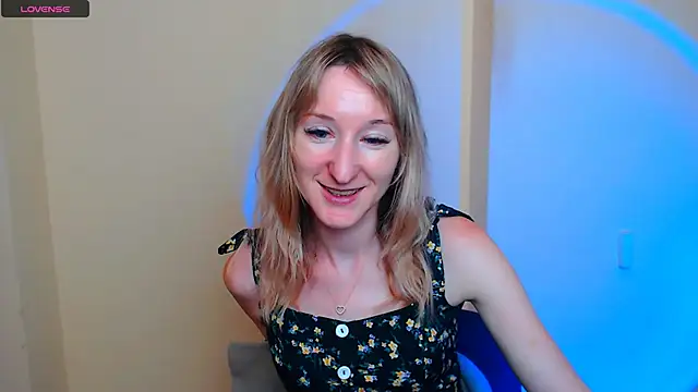 Snapshot of AmandaSell chatting on June 2026 06:58:01 AM AmandaSell online show from June 2026 06:58:01 AM