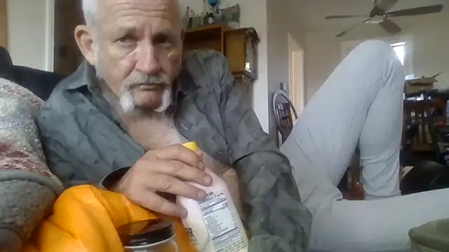 Snapshot of den-rock4u chatting on November 2025 10:42:01 PM den-rock4u online show from November 2025 10:42:01 PM