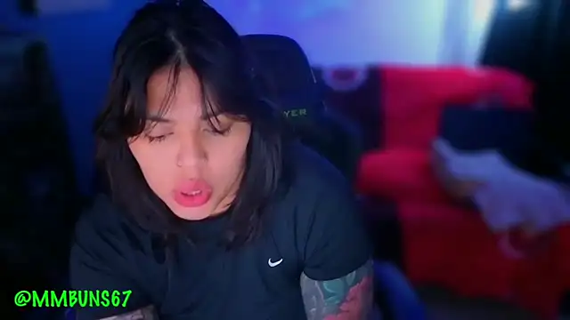 Snapshot of miacanela_xo chatting on November 2025 12:32:01 AM miacanela xo online show from November 2025 12:32:01 AM