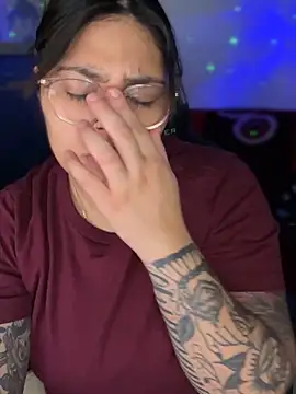 Snapshot of miacanela_xo chatting on December 2025 03:33:01 AM miacanela xo online show from December 2025 03:33:01 AM