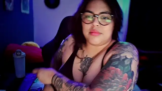 miacanela xo online show from April 2026 02:01:01 AM