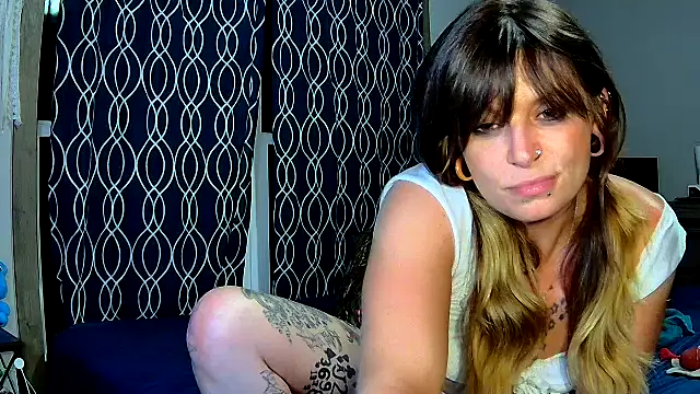 Snapshot of ZeelaXoXo chatting on September 2025 04:13:02 AM ZeelaXoXo online show from September 2025 04:13:02 AM