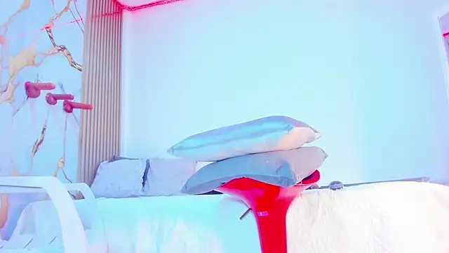 Snapshot of YUSELFI_ROSS_ chatting on October 2025 12:12:02 PM YUSELFI ROSS online show from October 2025 12:12:02 PM