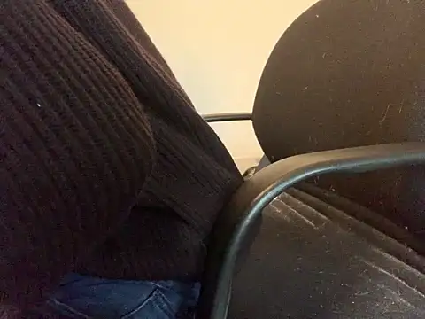 Snapshot of KendrickJiz chatting on December 2025 02:02:02 PM KendrickJiz online show from December 2025 02:02:02 PM