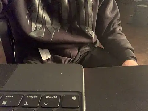 KendrickJiz online show from April 2026 11:09:02 PM