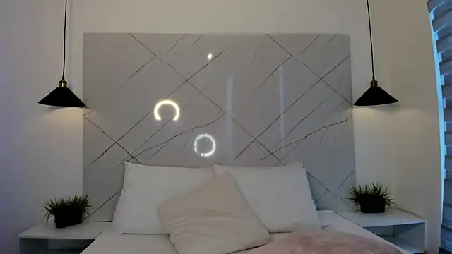 ANTONELLA  ROUSE  online show from December 2025 09:22:02 PM