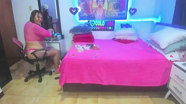 Snapshot of karenmilf_4 chatting on January 2025 01:24:01 AM karenmilf 4 online show from January 2025 01:24:01 AM