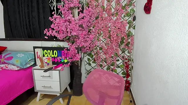 Snapshot of karenmilf_4 chatting on September 2025 04:22:01 AM karenmilf 4 online show from September 2025 04:22:01 AM