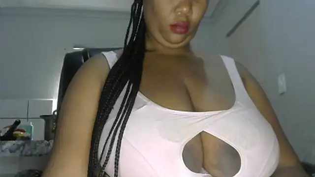 Snapshot of NippleMilkXx chatting on May 2026 06:10:02 AM NippleMilkXx online show from May 2026 06:10:02 AM
