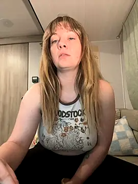 emerieskye20 online show from November 2025 06:08:02 PM