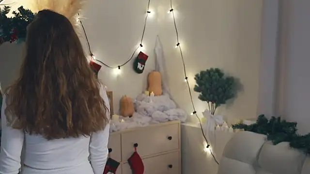 EveEvans online show from December 2024 04:15:02 AM