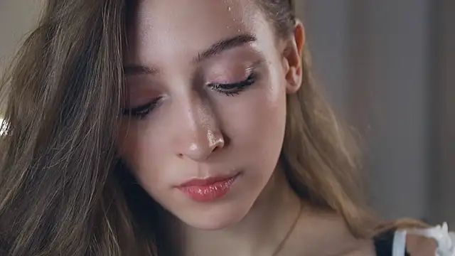 EveEvans online show from December 2024 04:19:01 AM