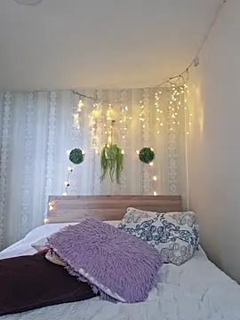 Juliietha servas online show from February 2026 07:12:01 PM