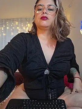 Juliietha servas online show from March 2026 10:14:01 PM