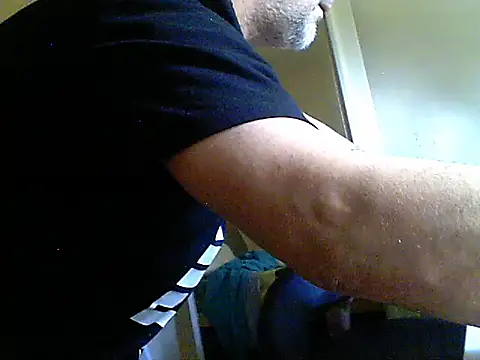 Snapshot of oopsxx chatting on February 2025 12:23:02 PM oopsxx online show from February 2025 12:23:02 PM