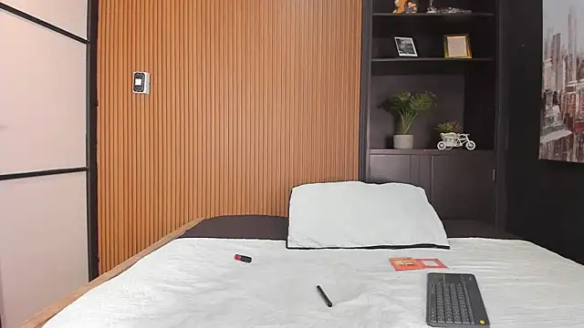 LaurenSnow online show from December 2025 02:22:01 PM