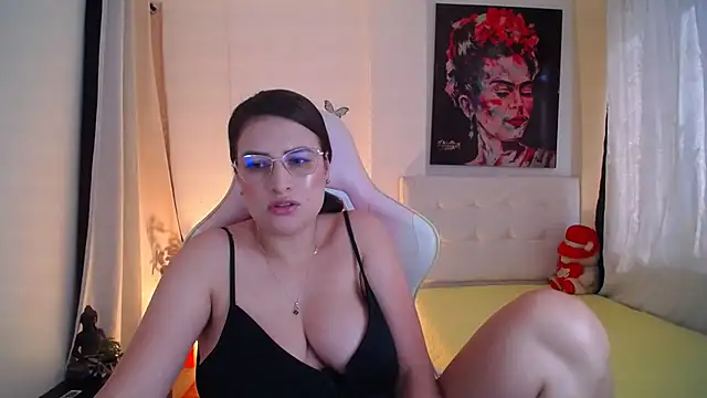 esmeraldaa230 online show from January 2025 07:53:02 PM