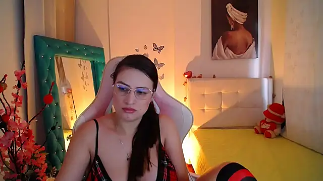 esmeraldaa230 online show from March 2025 07:50:02 PM