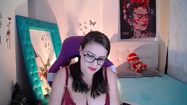 esmeraldaa230 online show from September 2025 09:37:02 PM