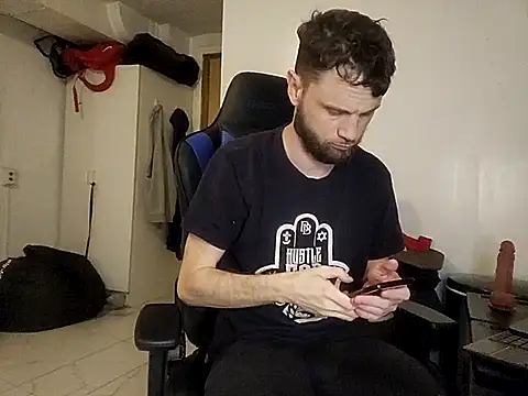 Snapshot of Talenjames4 chatting on November 2025 08:33:02 PM Talenjames4 online show from November 2025 08:33:02 PM