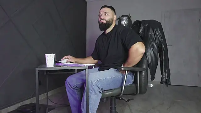 mattmasterss online show from November 2025 04:22:02 AM