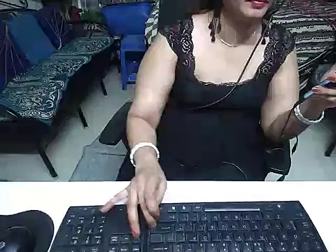Snapshot of Arushisingh8888 chatting on March 2025 08:11:01 AM Arushisingh8888 online show from March 2025 08:11:01 AM