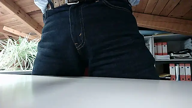 Snapshot of TWENTYONE0021 chatting on January 2025 05:12:02 PM TWENTYONE0021 online show from January 2025 05:12:02 PM