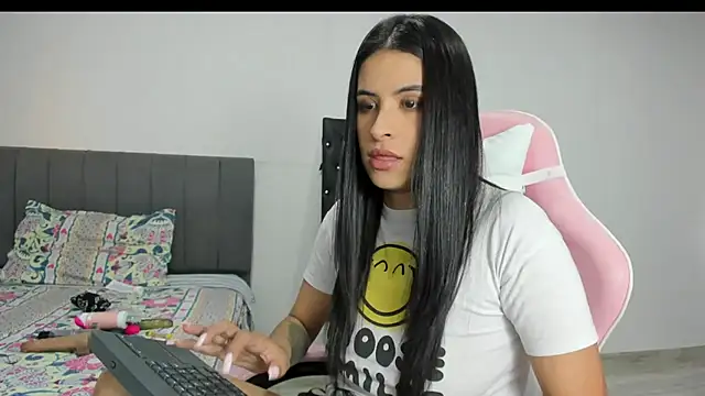 Snapshot of _elektrah chatting on February 2025 10:59:02 PM  elektrah online show from February 2025 10:59:02 PM