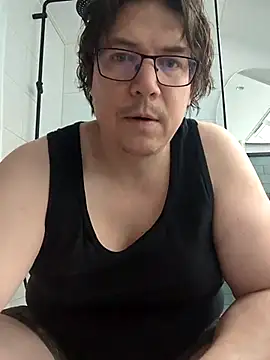 Snapshot of owned_by_goddess_laurie chatting on May 2026 05:58:02 AM owned by goddess laurie online show from May 2026 05:58:02 AM