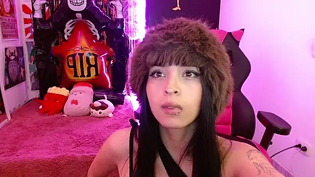 Kind Scarlett online show from October 2025 01:24:01 AM