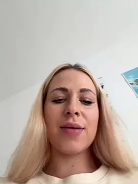 Snapshot of streetdoll chatting on February 2025 03:34:01 PM streetdoll online show from February 2025 03:34:01 PM
