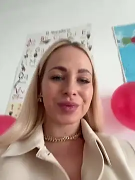 Snapshot of streetdoll chatting on February 2025 08:06:01 AM streetdoll online show from February 2025 08:06:01 AM