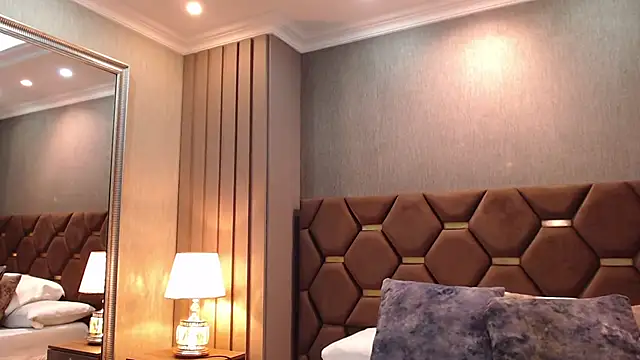 ThaniaJones online show from April 2026 11:49:01 AM