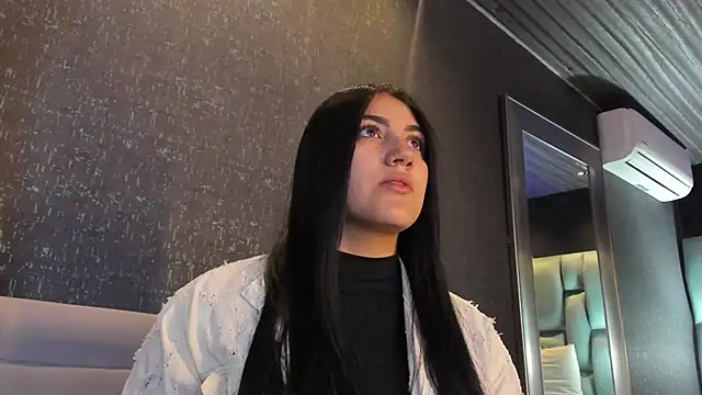 PaulinaDuarte online show from March 2026 12:00:01 PM