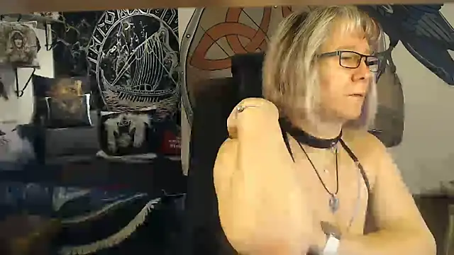 Snapshot of TittenMichelle chatting on November 2025 07:40:01 AM TittenMichelle online show from November 2025 07:40:01 AM