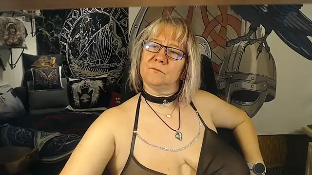 Snapshot of TittenMichelle chatting on November 2025 07:23:02 PM TittenMichelle online show from November 2025 07:23:02 PM