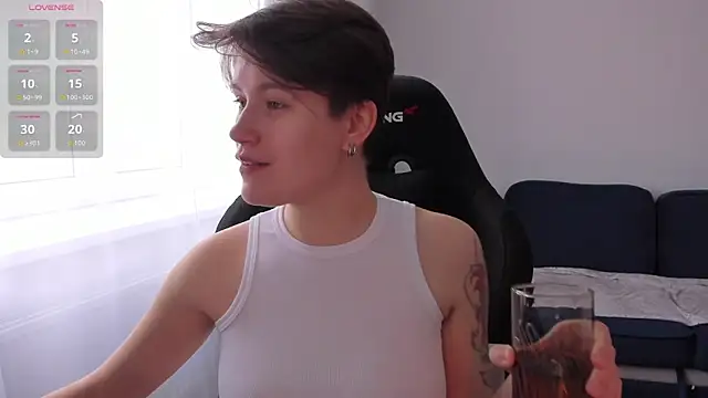 Snapshot of JessieFlower chatting on October 2025 08:27:02 AM JessieFlower online show from October 2025 08:27:02 AM