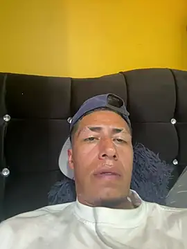 Snapshot of zpmiguel chatting on April 2026 07:11:02 PM zpmiguel online show from April 2026 07:11:02 PM