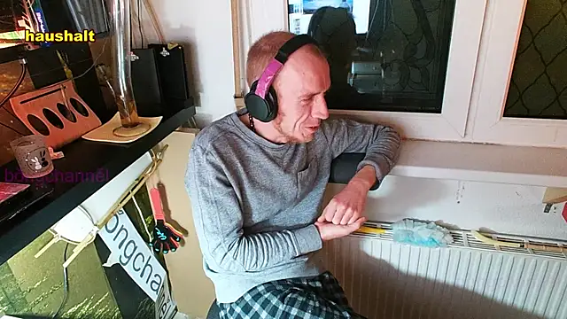 Snapshot of BongChannel chatting on January 2025 06:28:02 AM BongChannel online show from January 2025 06:28:02 AM