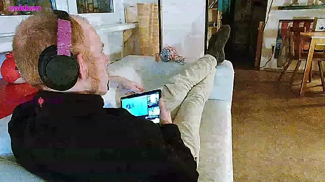 Snapshot of BongChannel chatting on January 2025 08:04:01 PM BongChannel online show from January 2025 08:04:01 PM