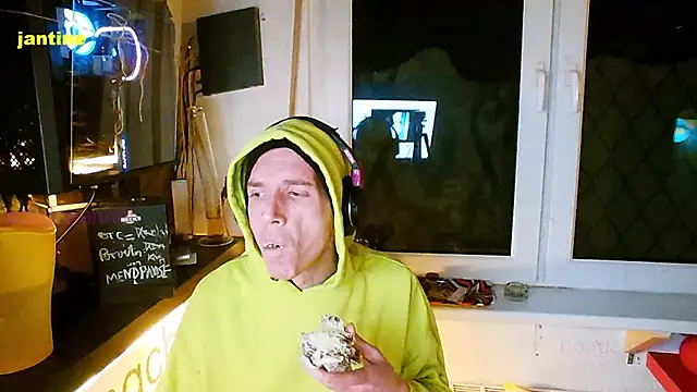 Snapshot of BongChannel chatting on February 2025 01:03:02 AM BongChannel online show from February 2025 01:03:02 AM